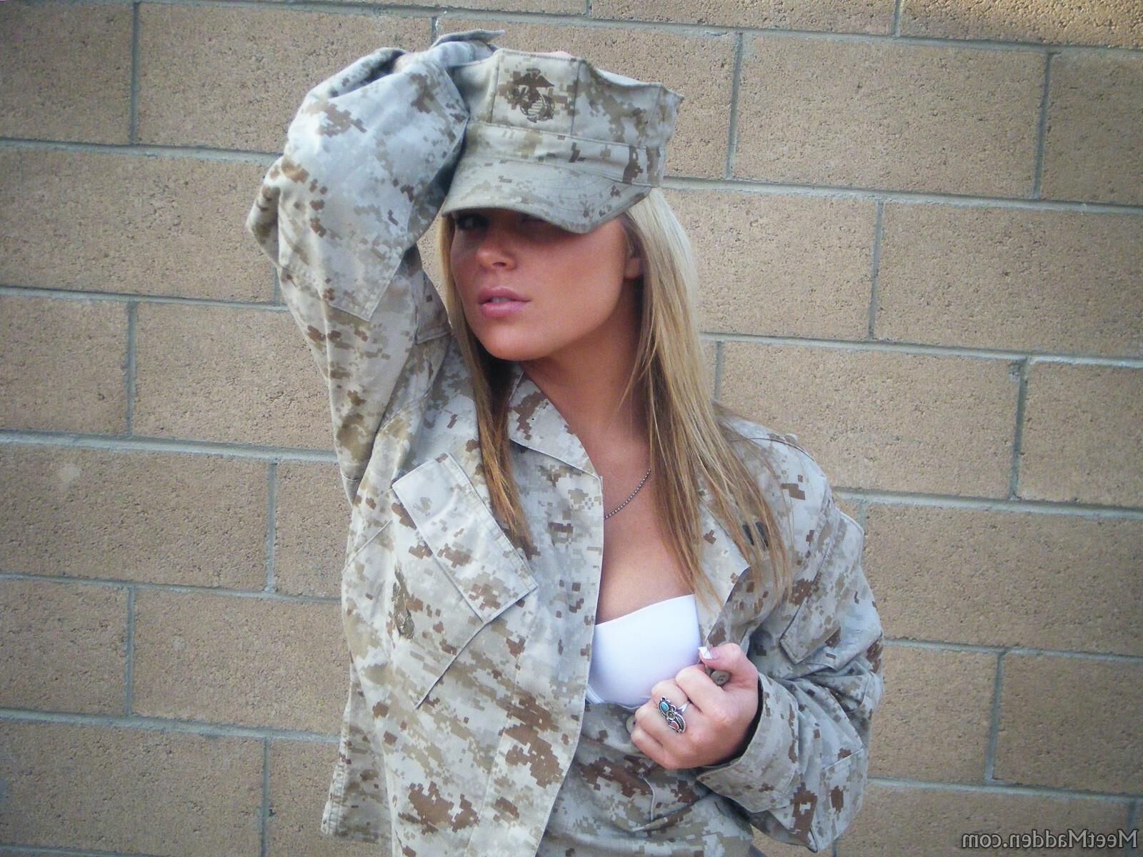 Madden Sexy in fatigues (NN)