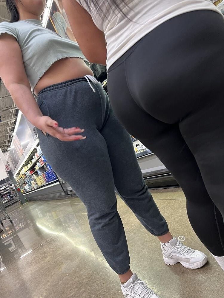 Sincero gran culo latina en sudaderas