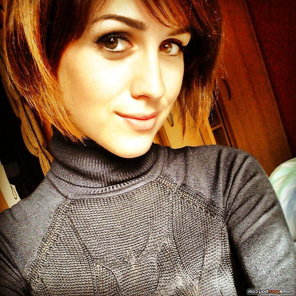 AMA Bobbed Hazel Eyed Beauty