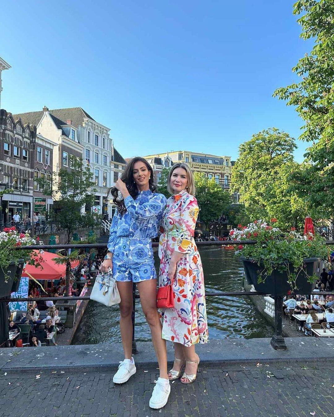 Hot Women Wearing Dresses (Non Nude)