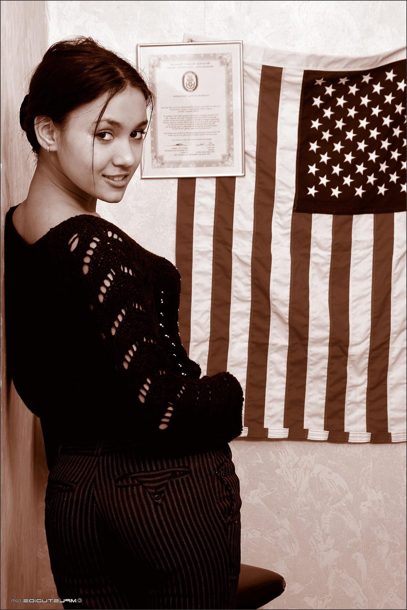 Adolescente ruso de Kamilla con bandera