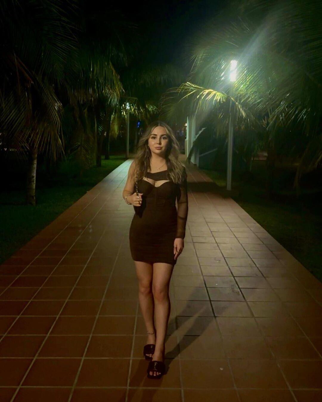 Hot Women Wearing Dresses (Non Nude)