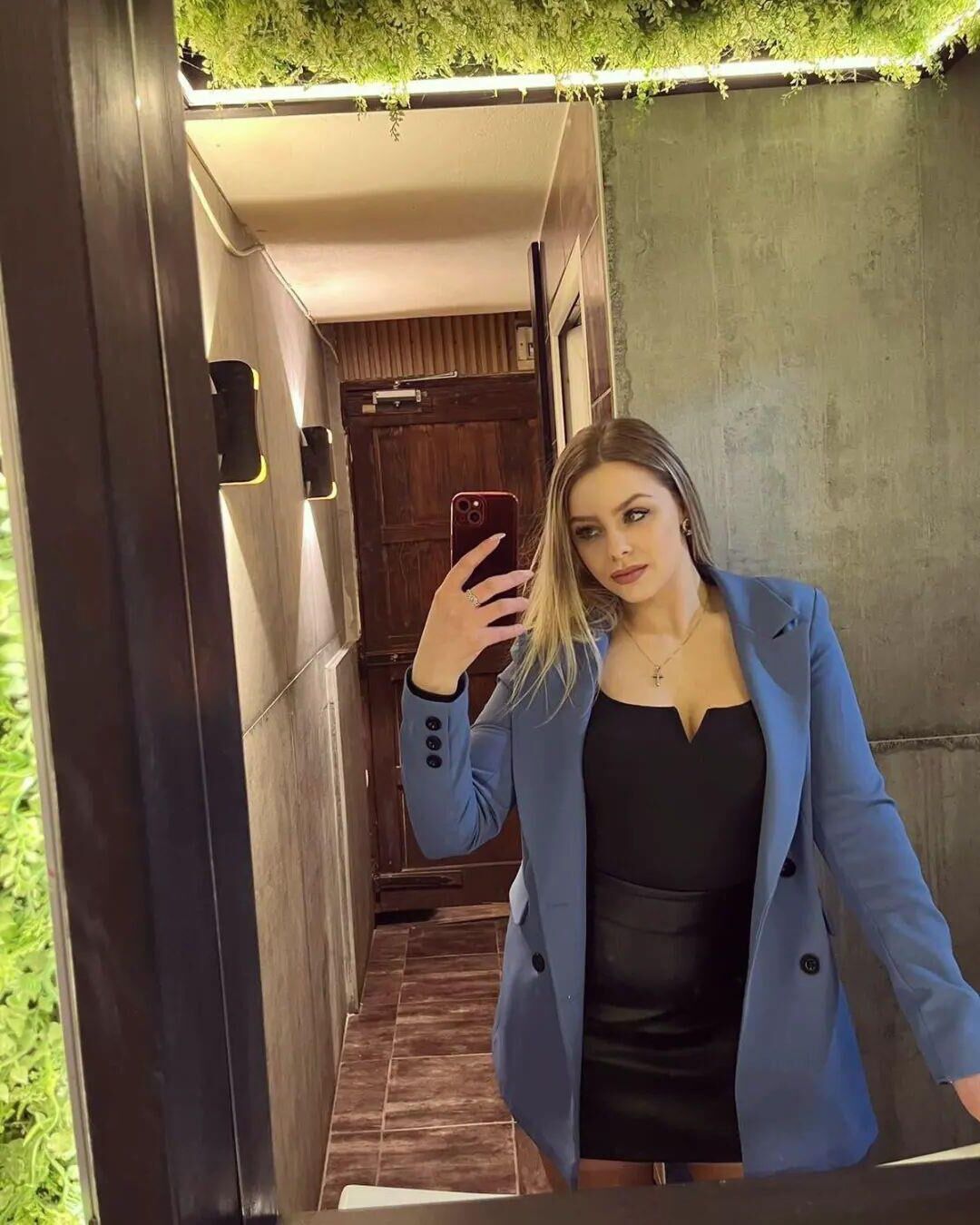 Hot Women Wearing Dresses (Non Nude)