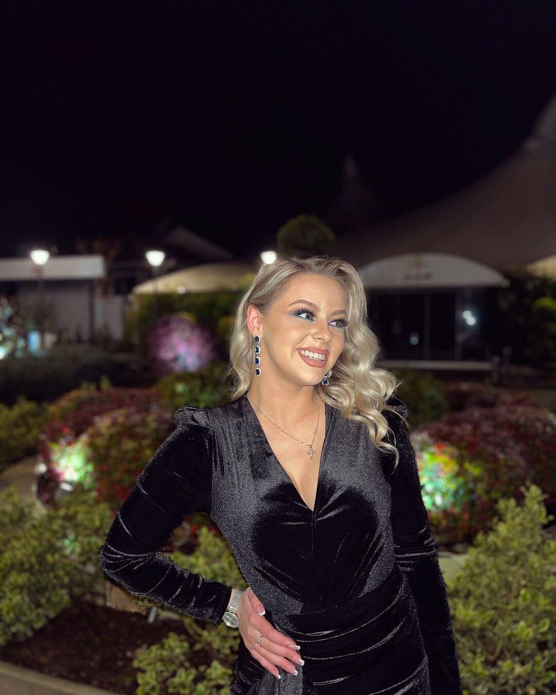 Hot Women Wearing Dresses (Non Nude)