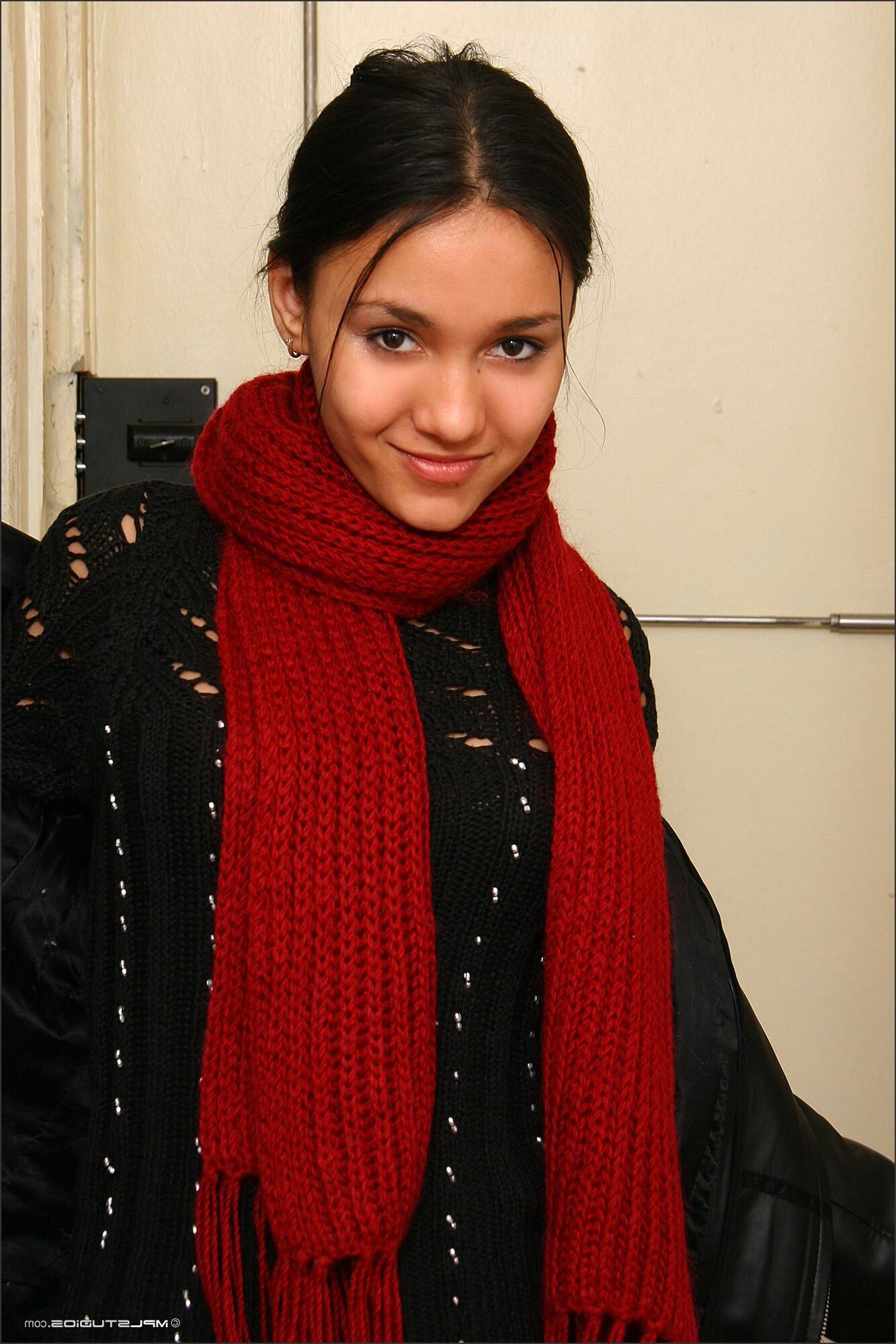 Adolescente ruso de Kamilla con bandera