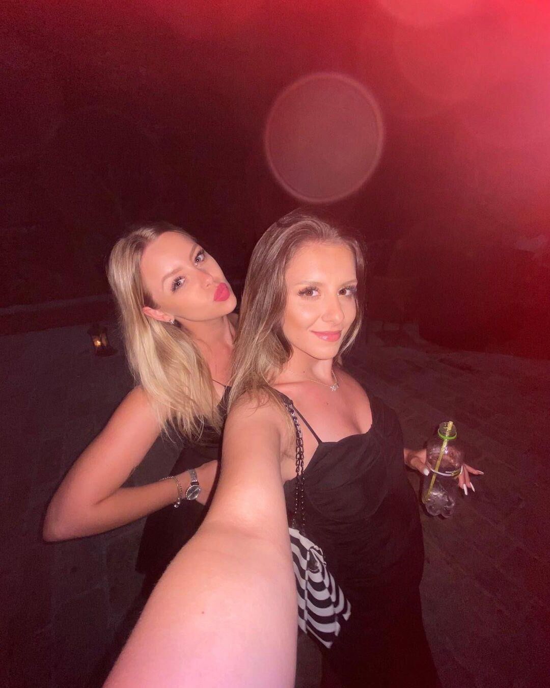 Hot Women Wearing Dresses (Non Nude)