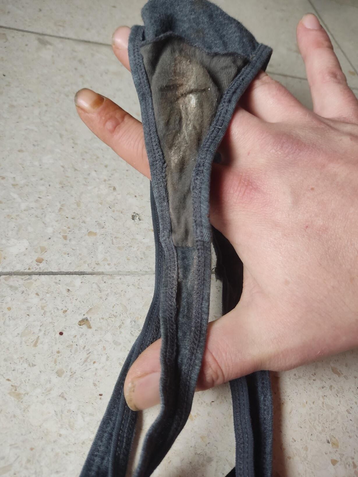 Mila ihr getragener süßer tanga