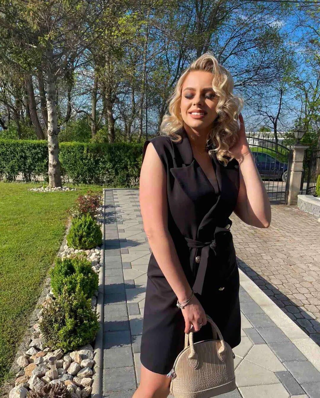 Hot Women Wearing Dresses (Non Nude)