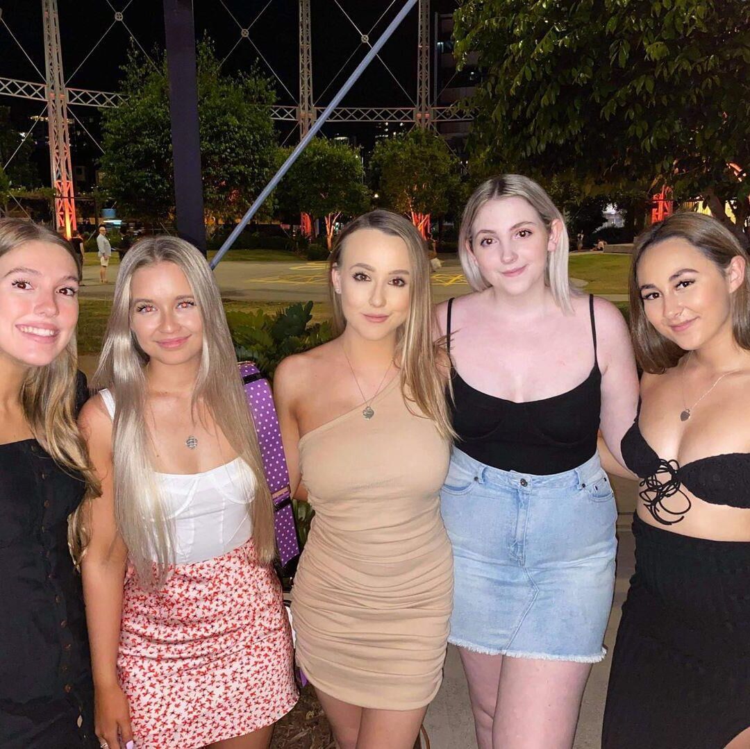 Australianos uni putas y bimbos