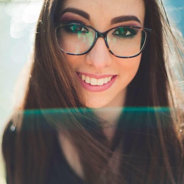 Sexy Larissa for tributes
