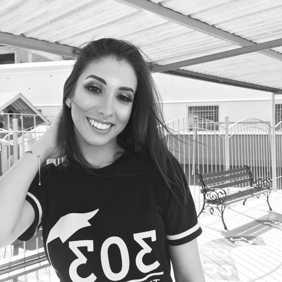Sexy Larissa for tributes