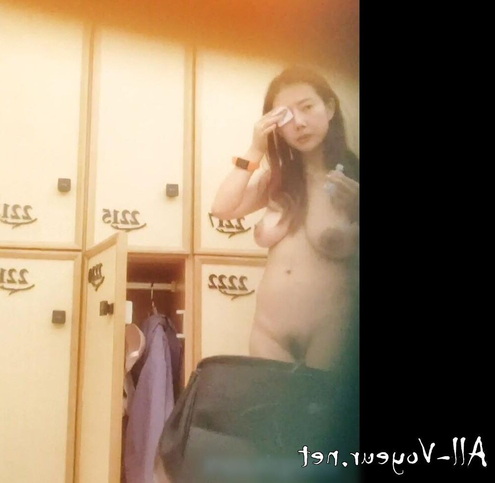 Young Girls Taking a Bath and rubbing their tits 