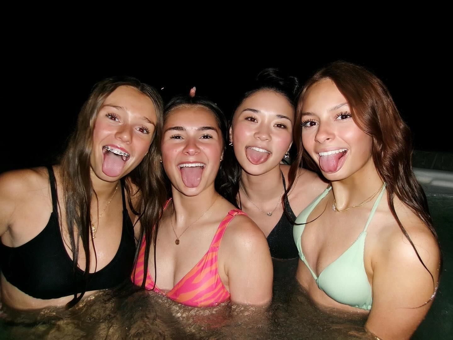 NN Teen Sluts, пожалуйста, оставьте неприятные комментарии!