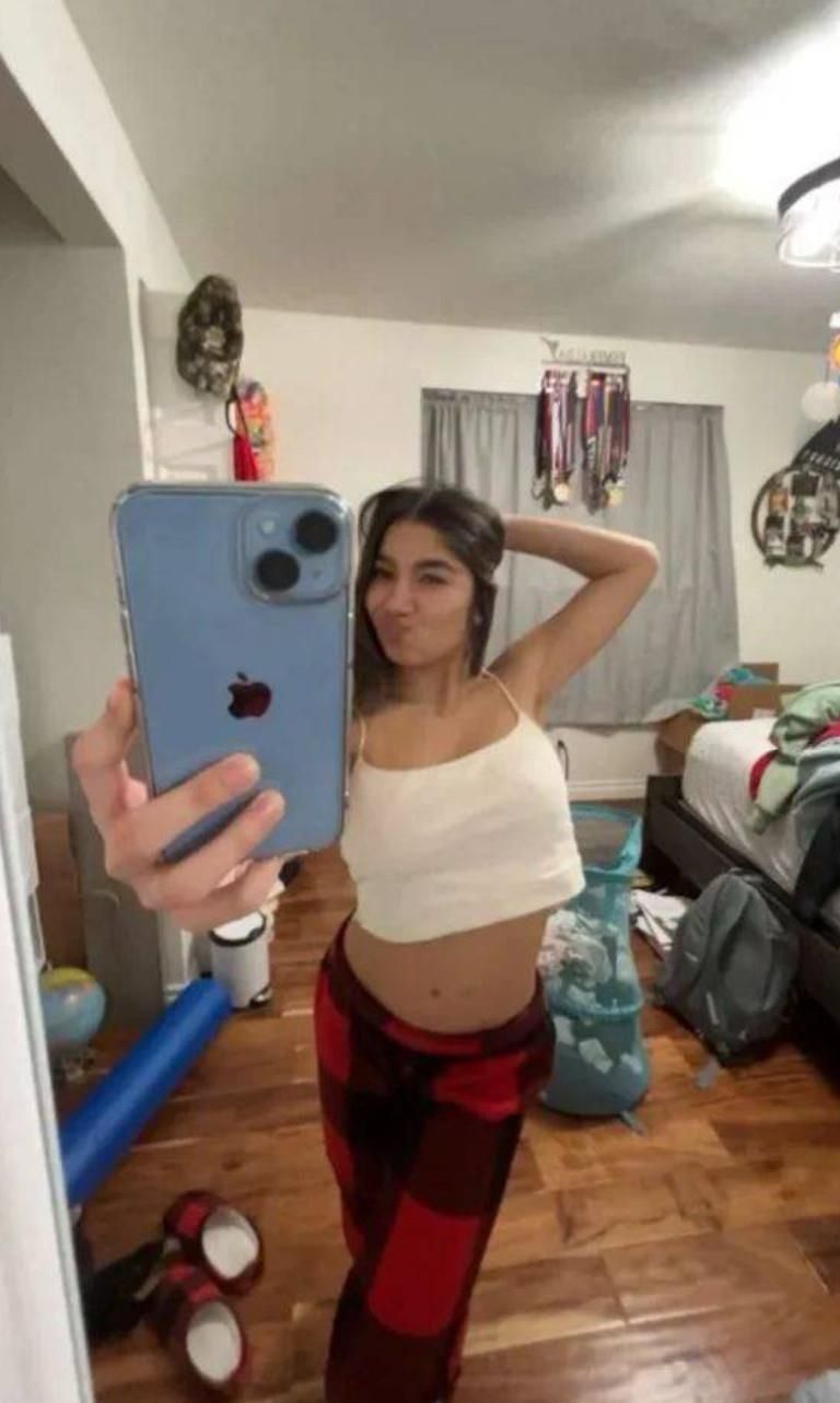 Esmi e exposto para sempre