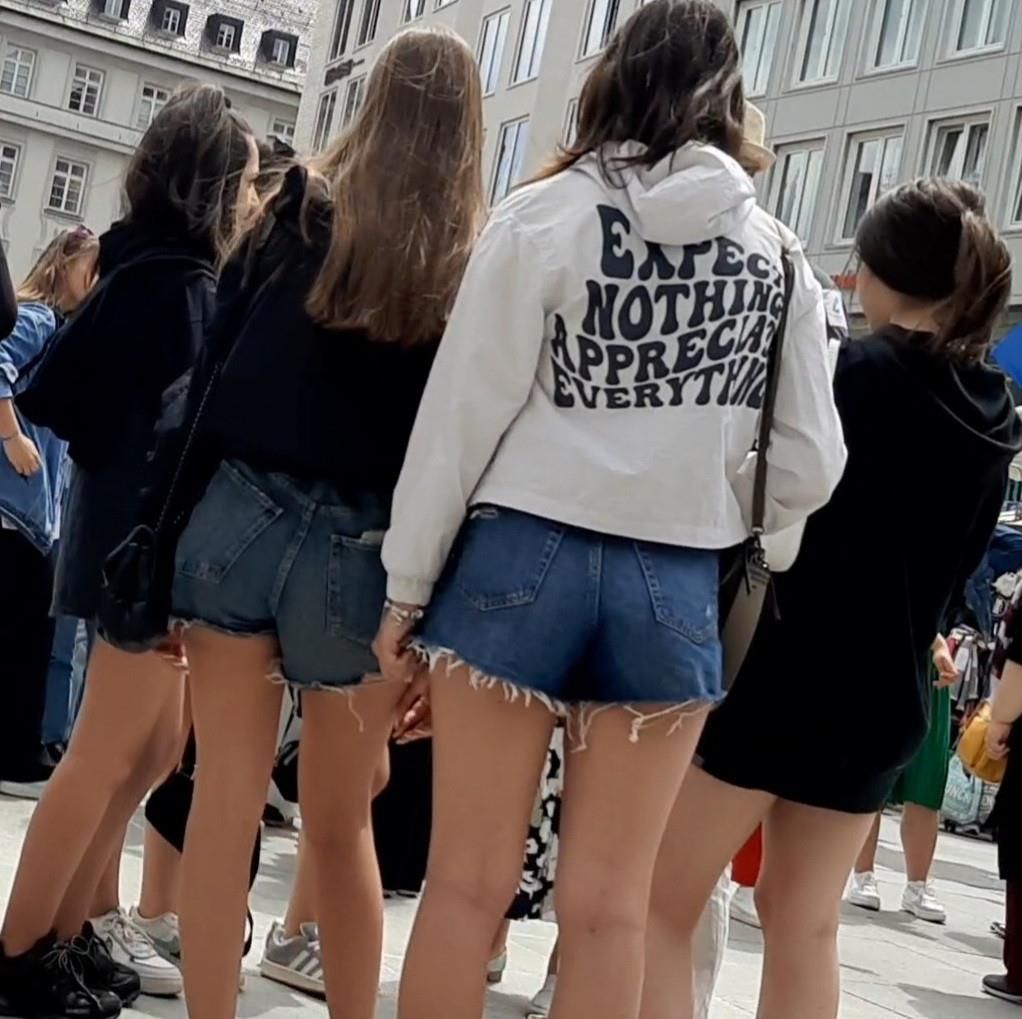 Streetgirls in shorts 
