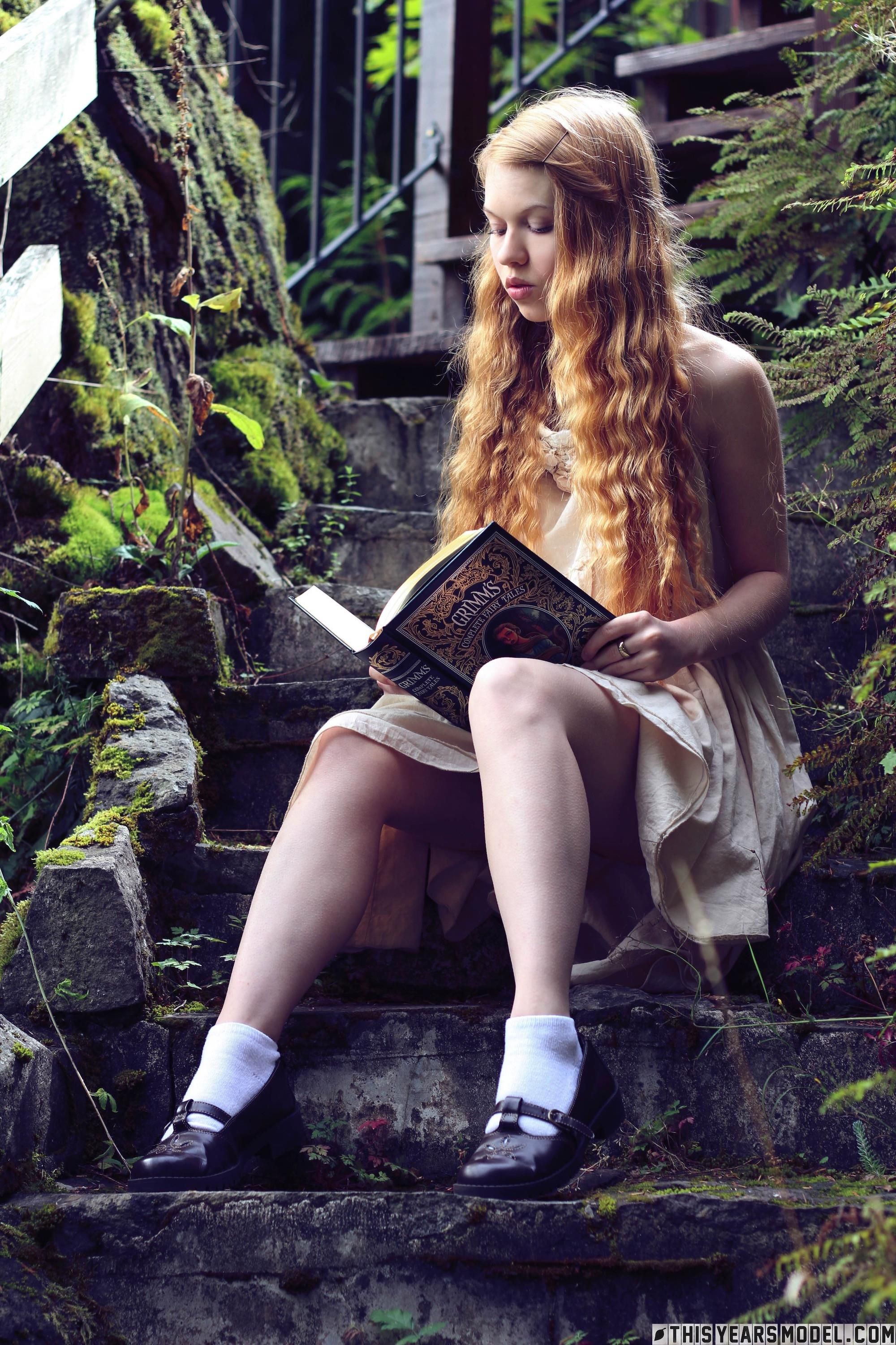Dolly Blonde bookwornm