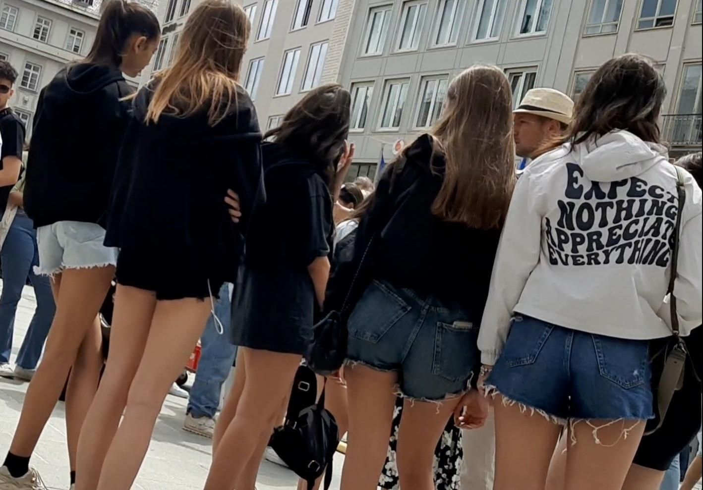 Streetgirls in shorts 