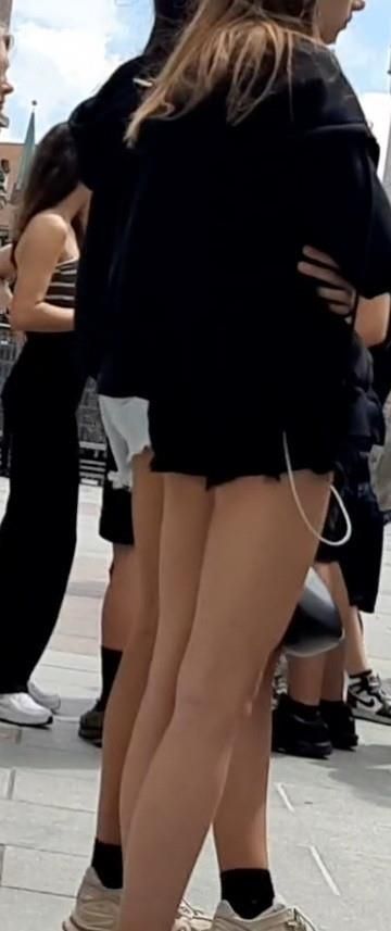 Streetgirls in shorts 