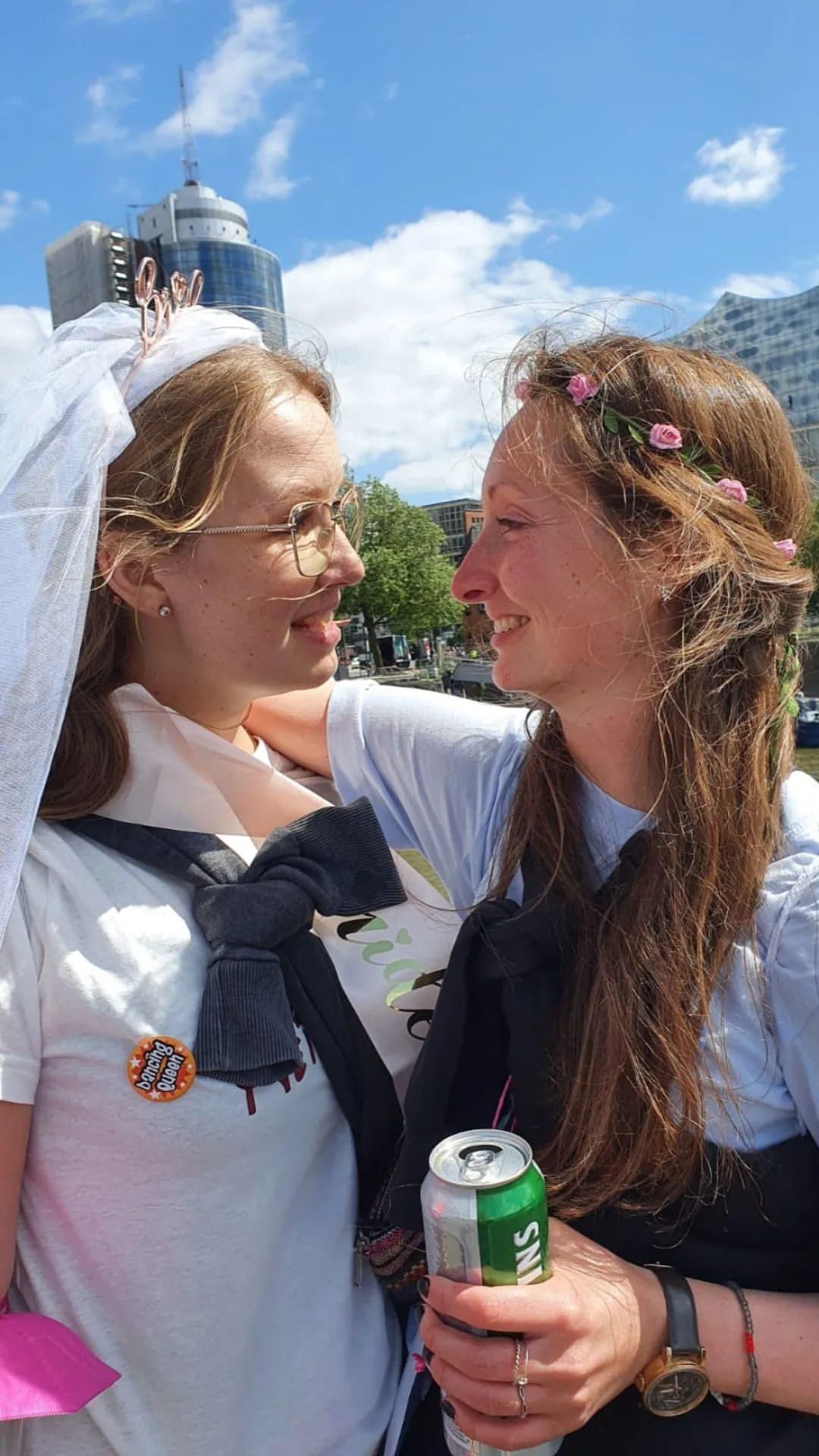 Geile Wichsvorlagen Linda, Tinderschlampe geilt sie euch?