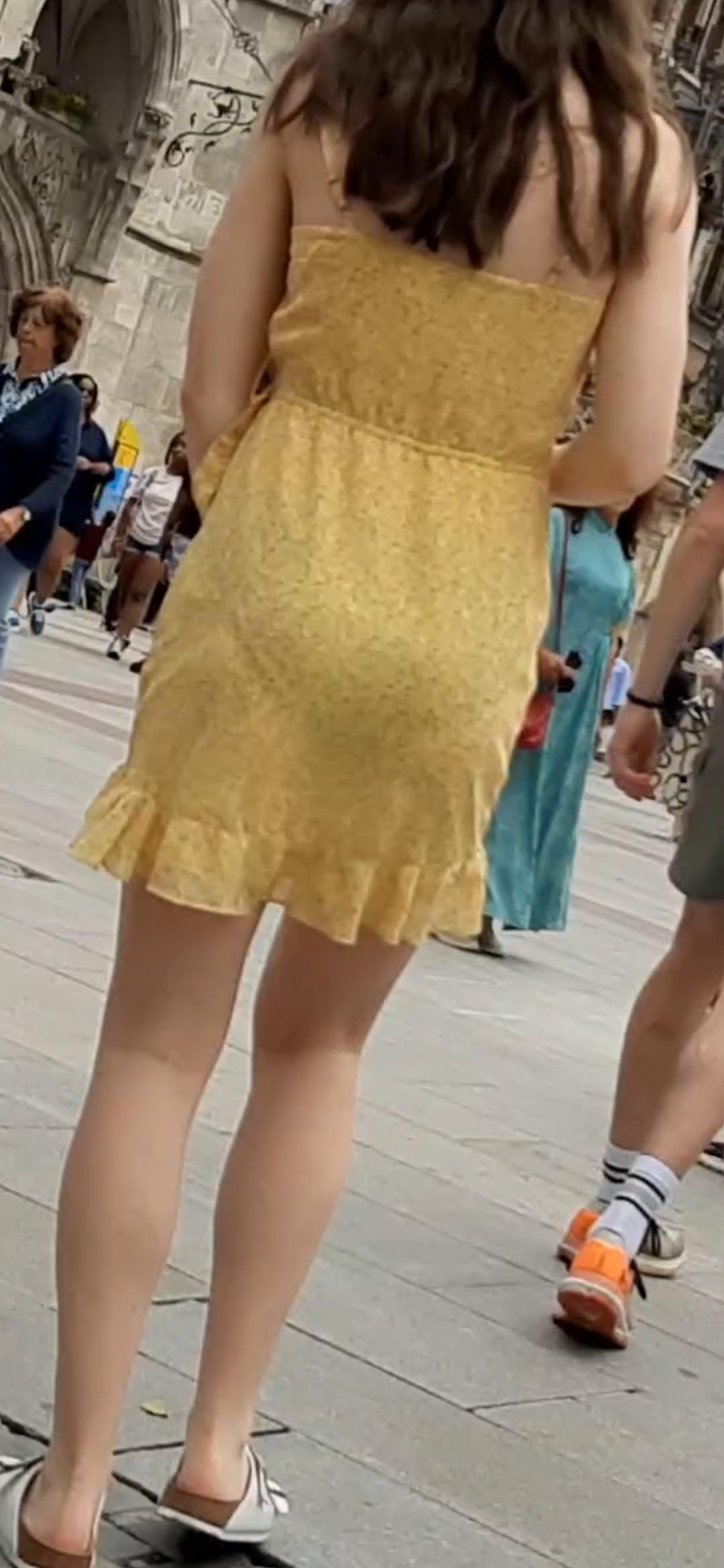 Braless Streetgirls 