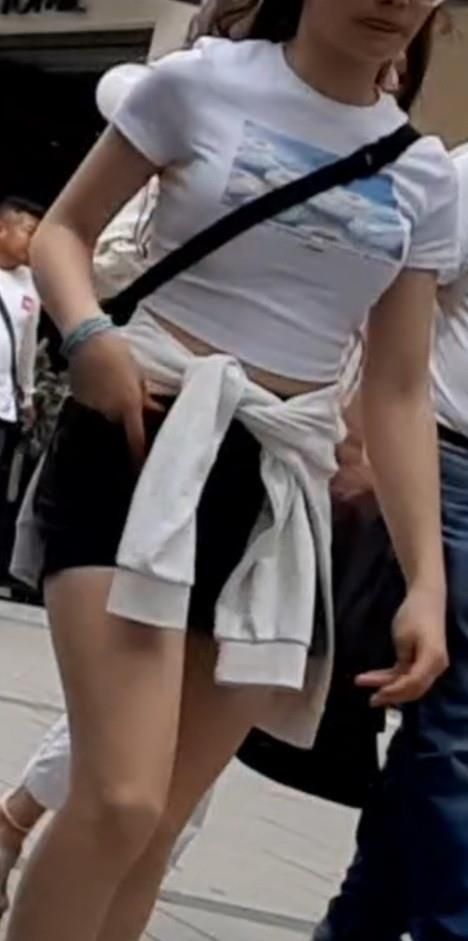 Streetgirls in shorts 