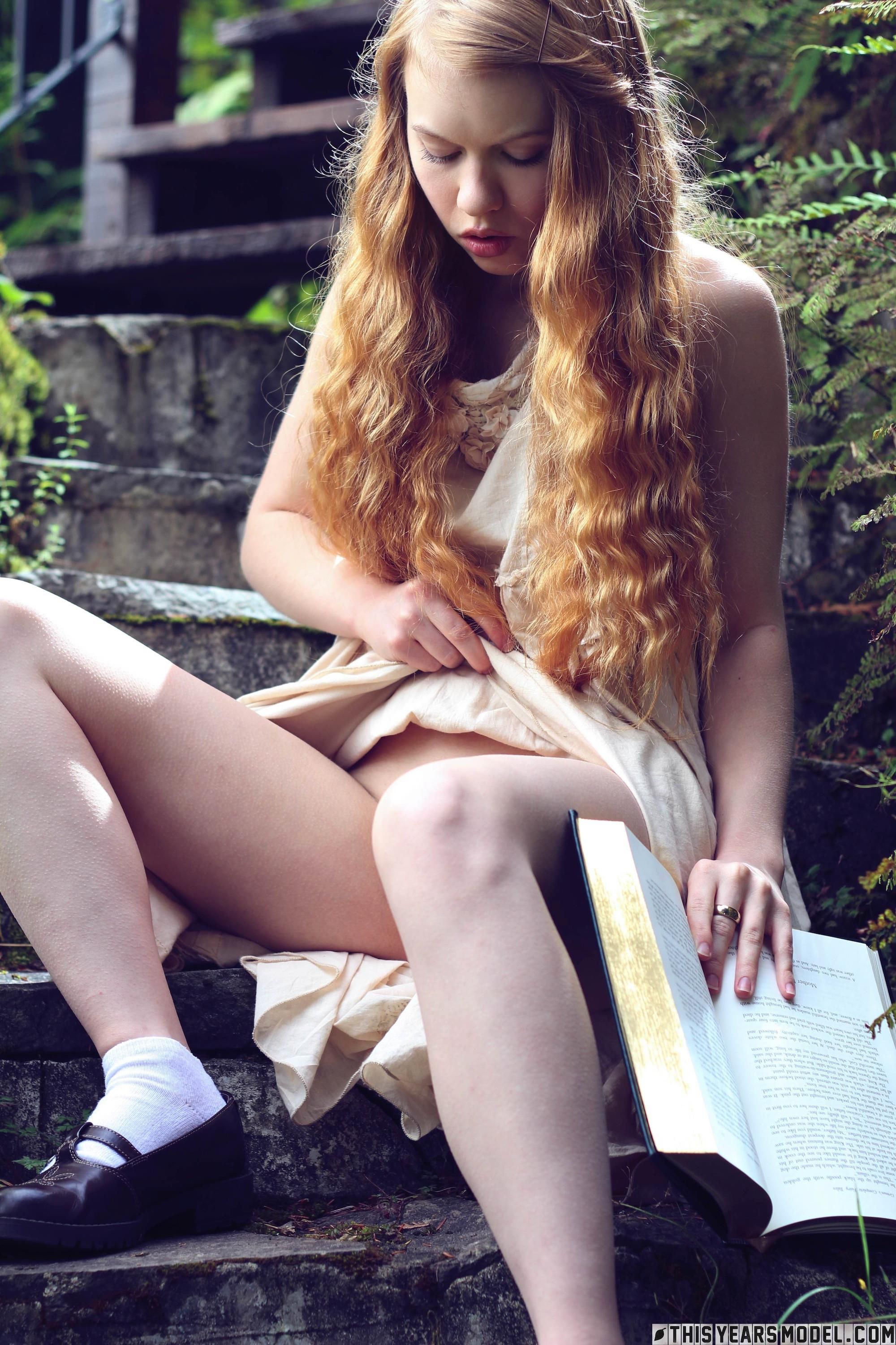 Dolly Blonde bookwornm