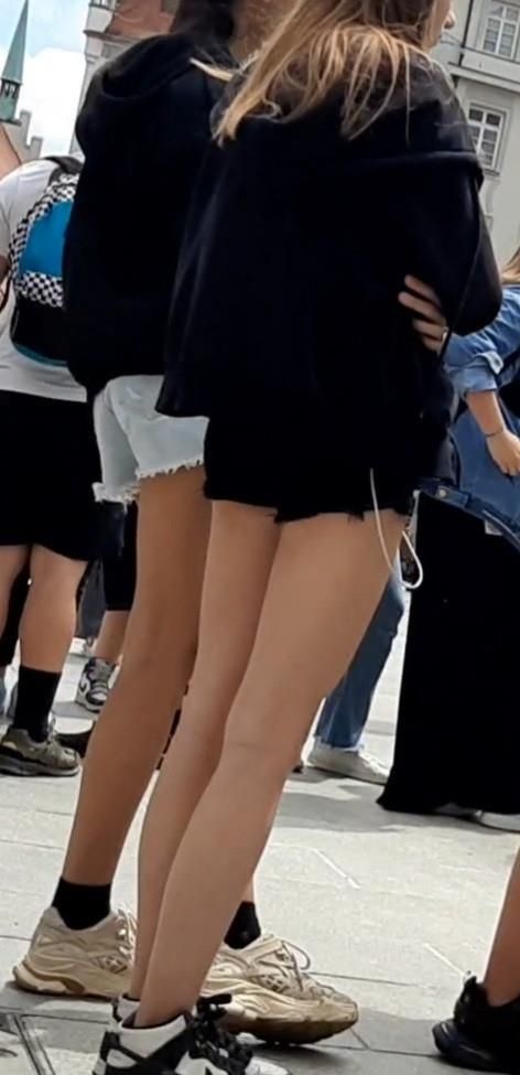 Streetgirls in shorts 