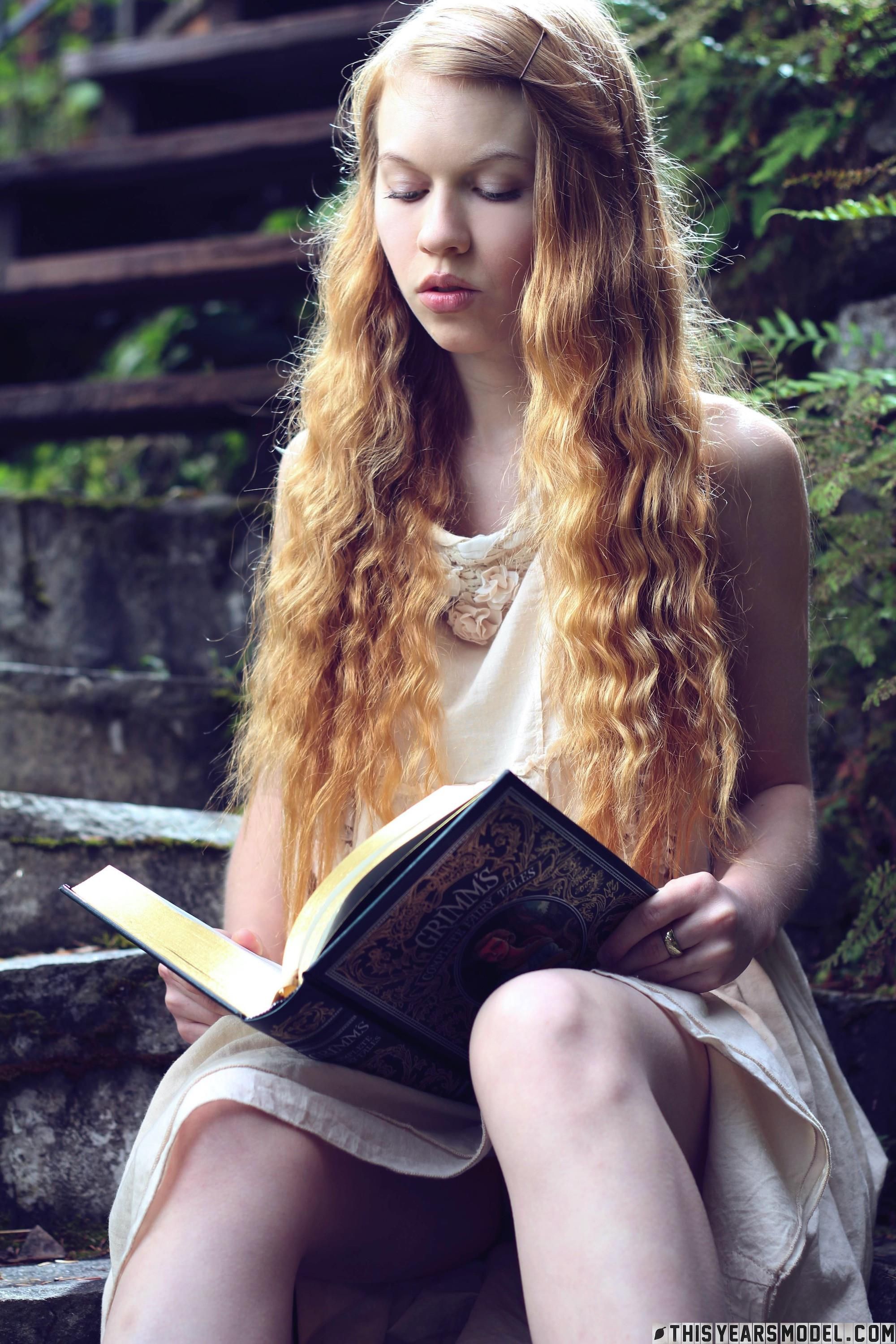 Dolly Blonde bookwornm