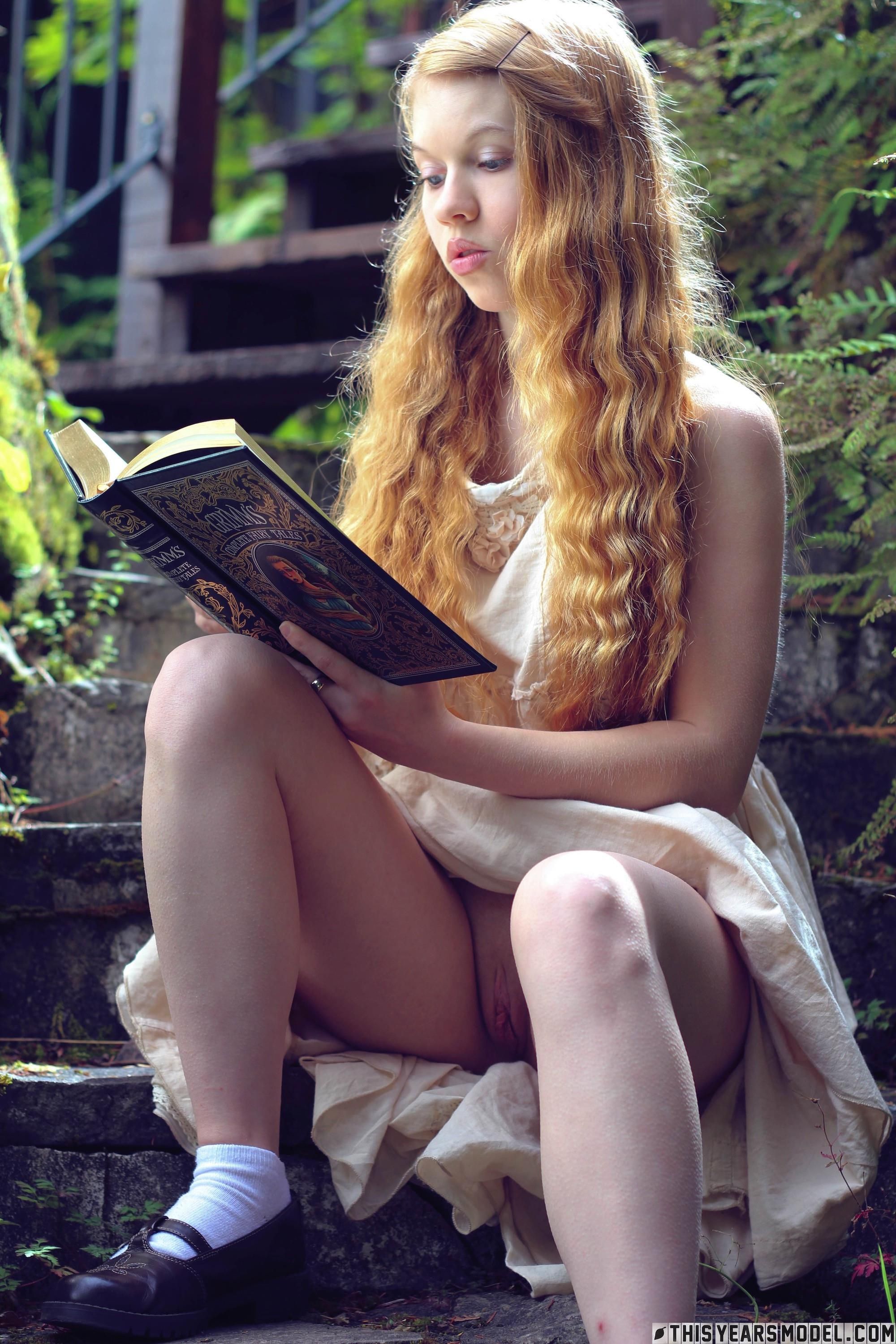 Dolly Blonde bookwornm