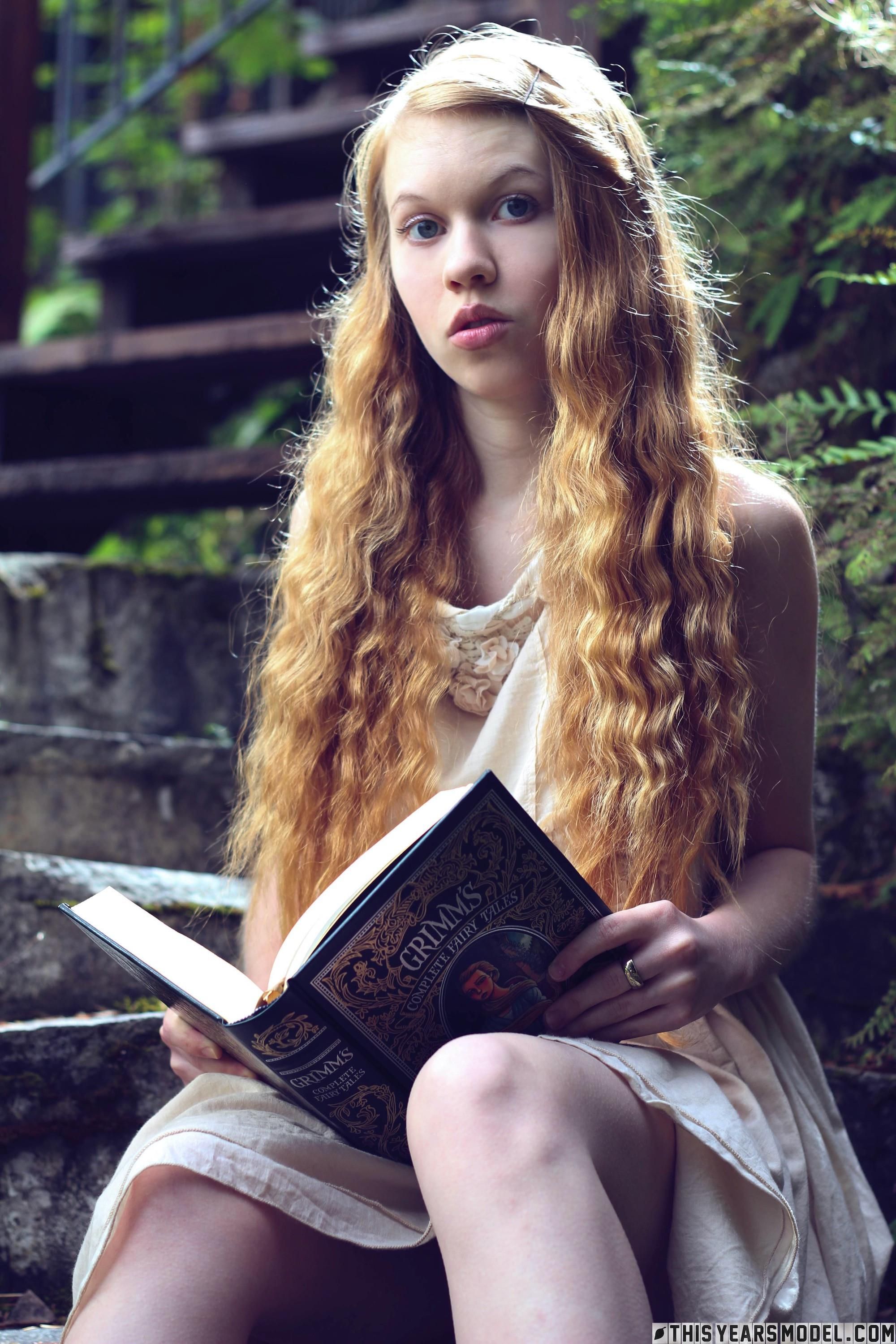 Dolly Blonde bookwornm