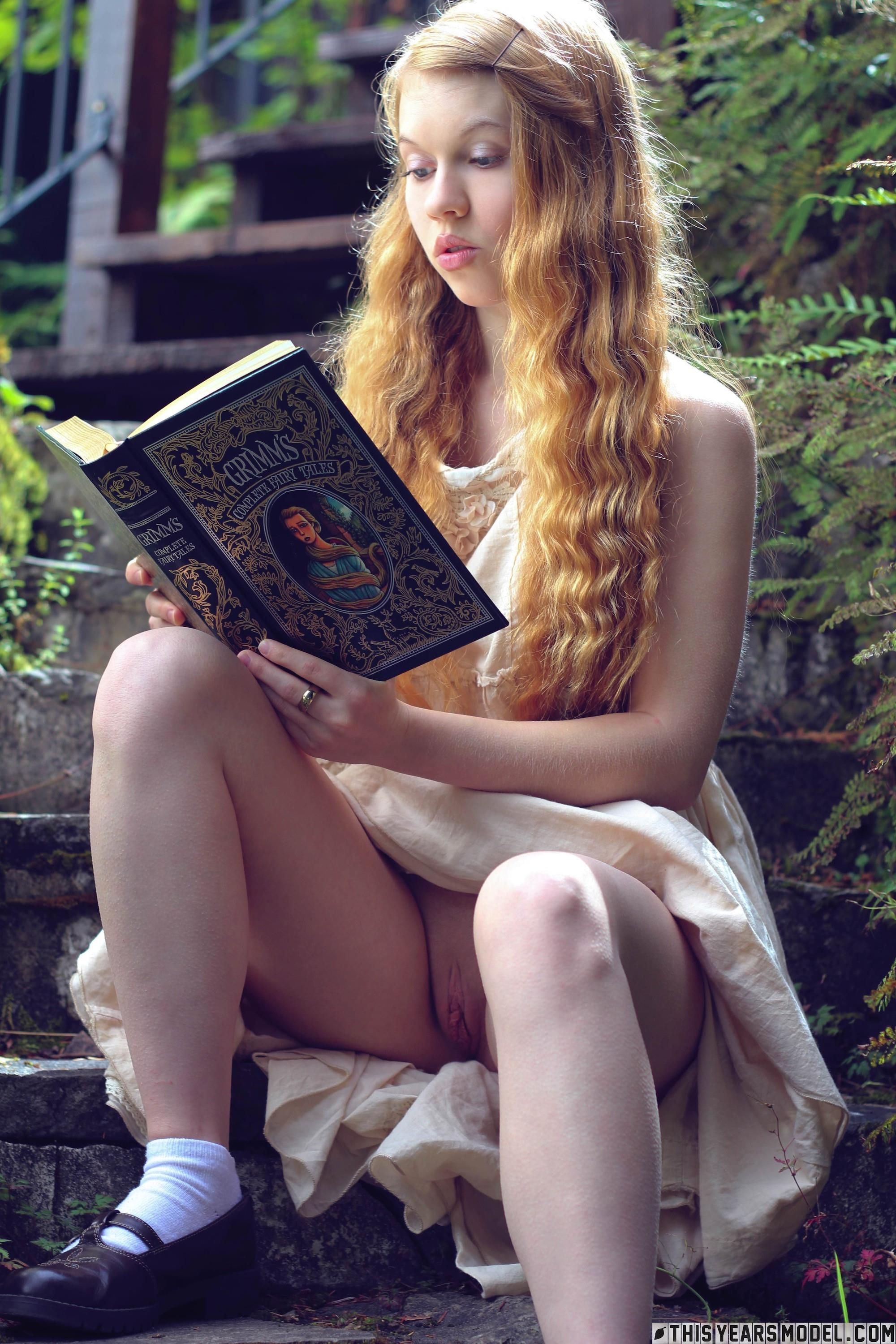 Dolly Blonde bookwornm