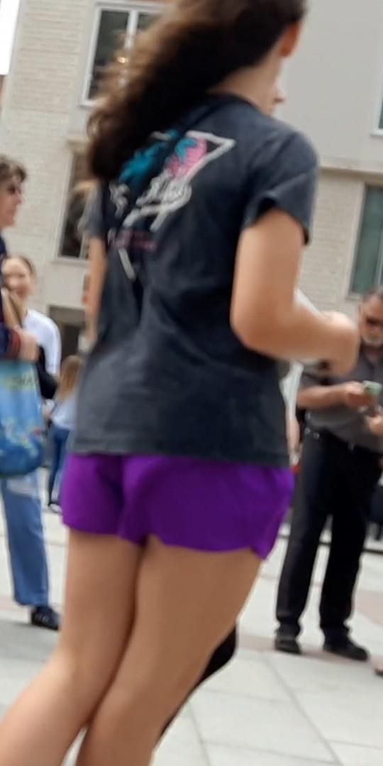 Streetgirls in shorts 