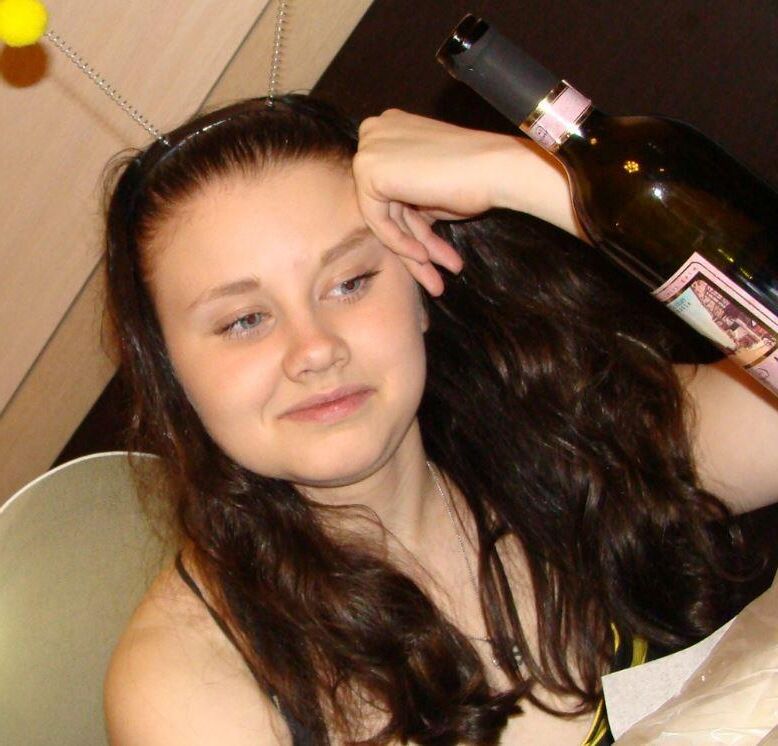 Oksana de Sankt Petersburg en Russie, pornstar avec babyface