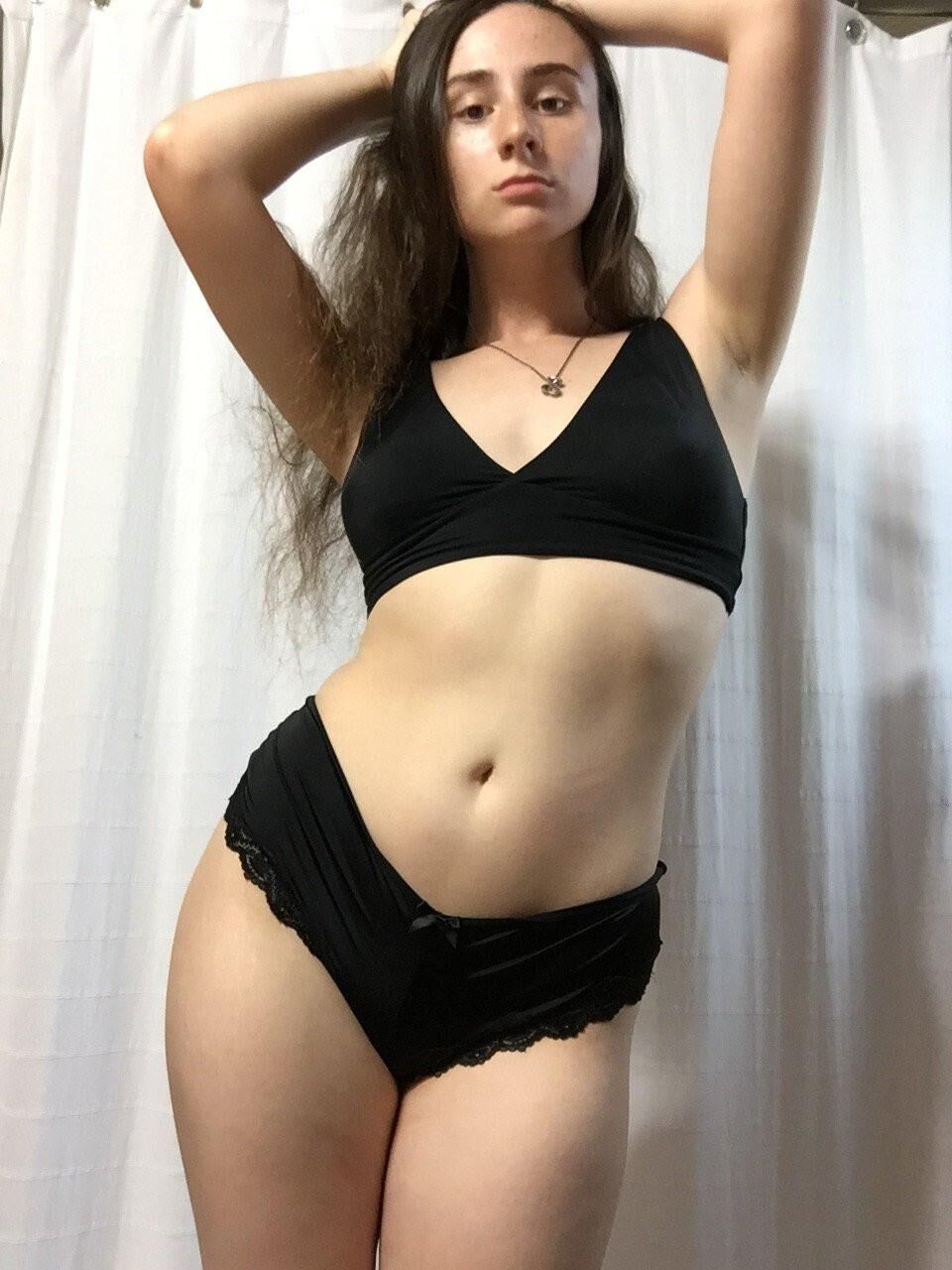 New WebSlut Mindy G muestra todo