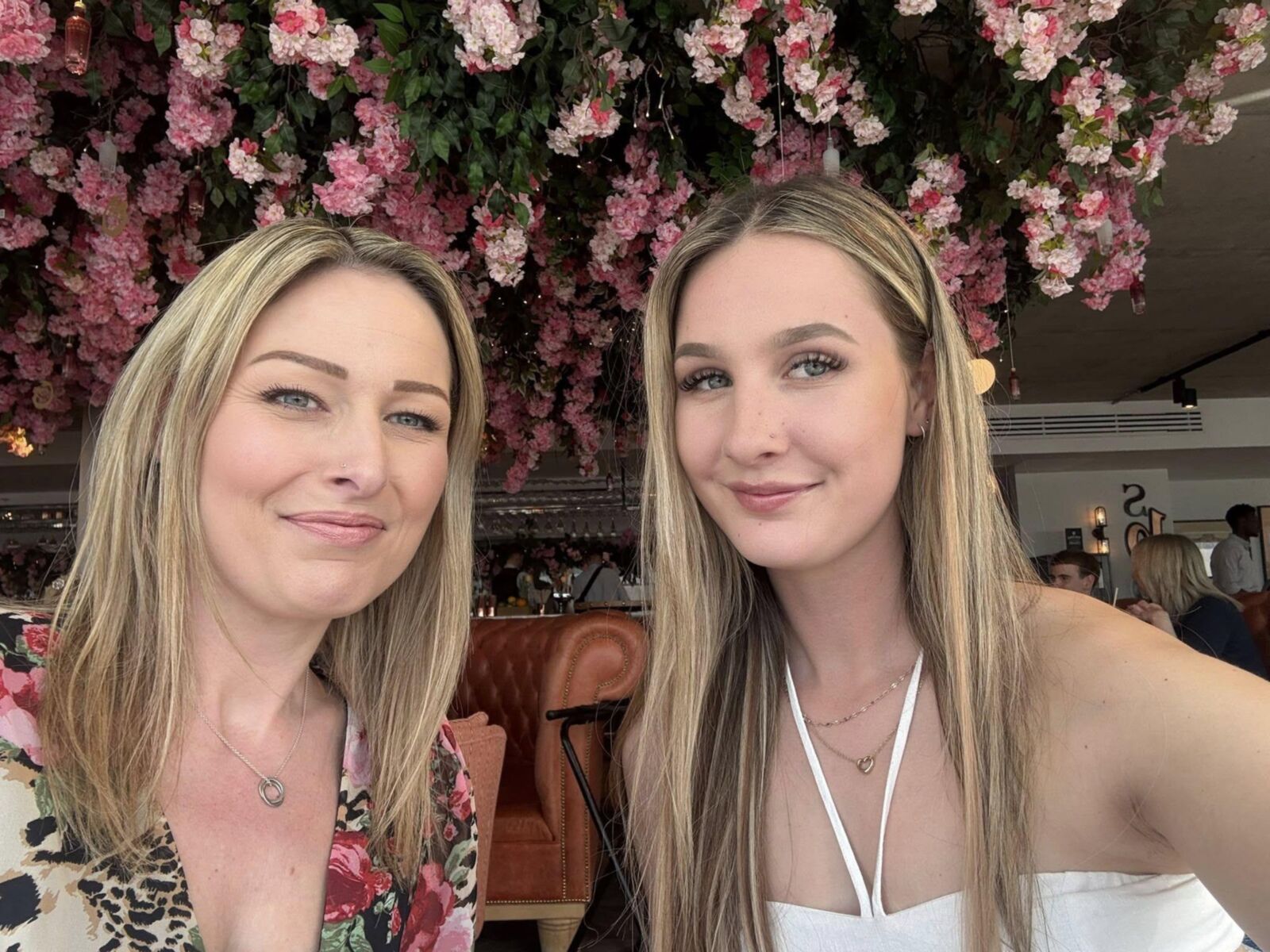 mother or daughter 