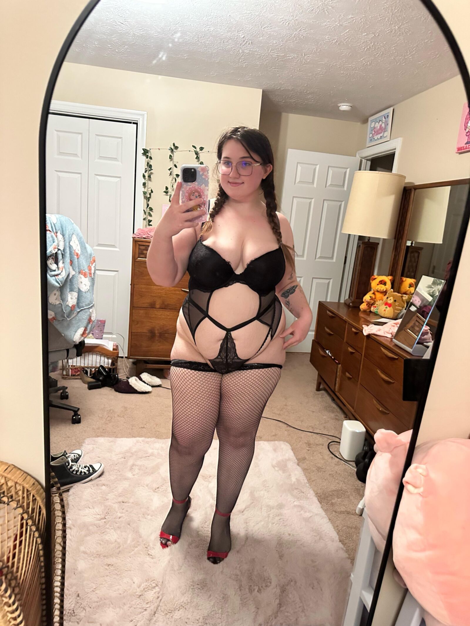 Cute Plump Nerd Faye