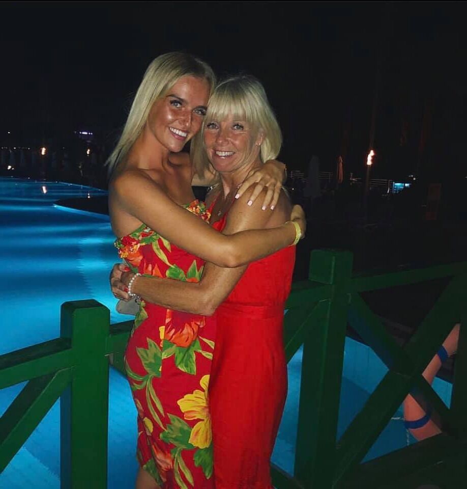 mother or daughter 