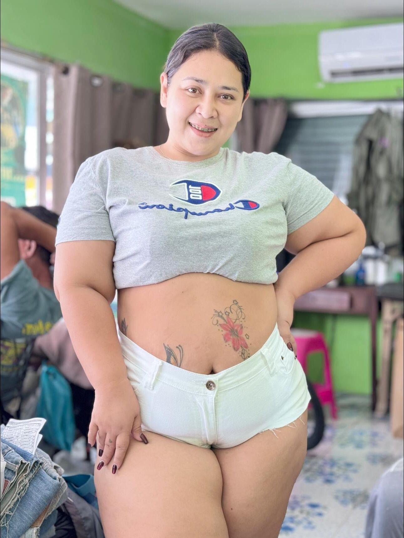 Niña gorda asiática
