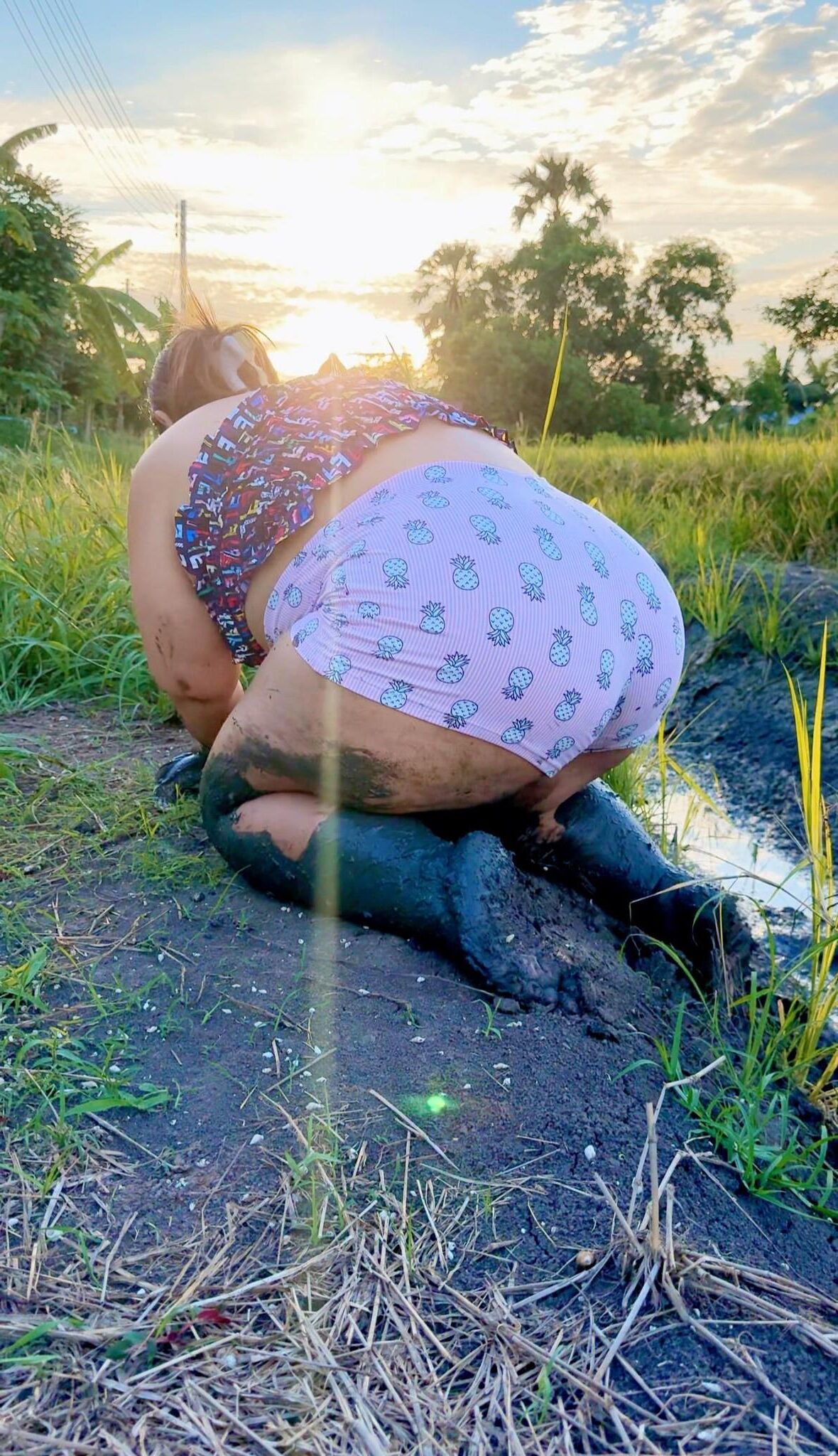 Niña gorda asiática