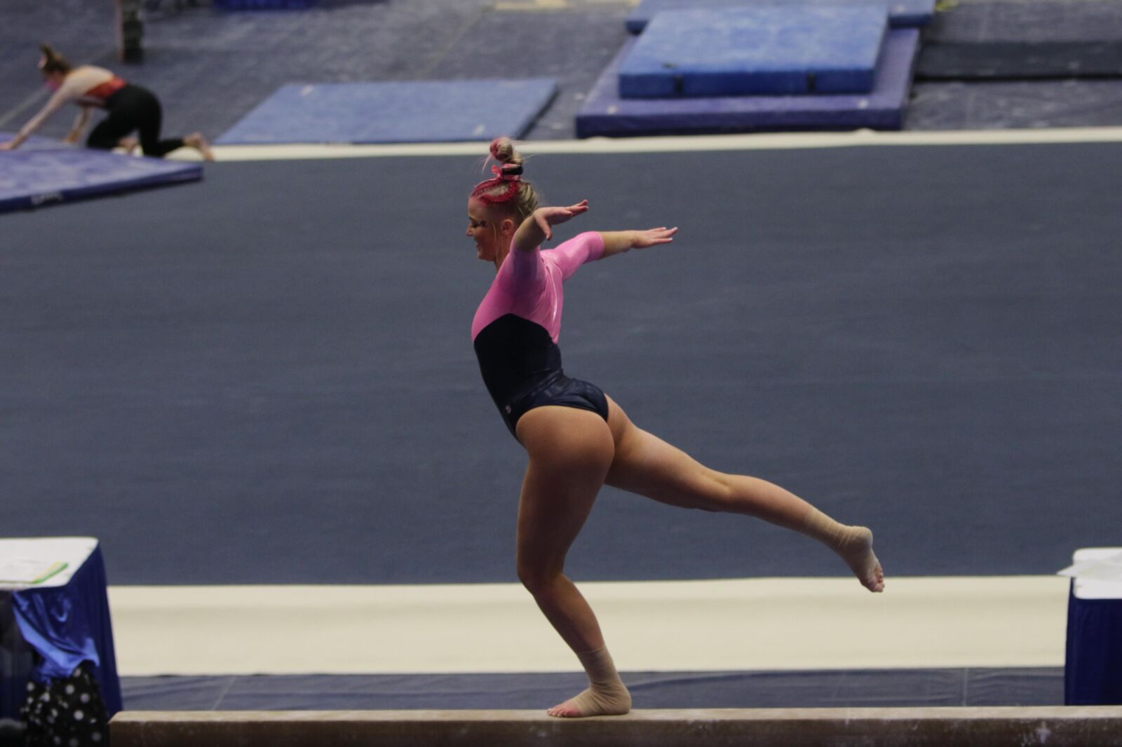 Parte de gimnastas universitarias muy calientes