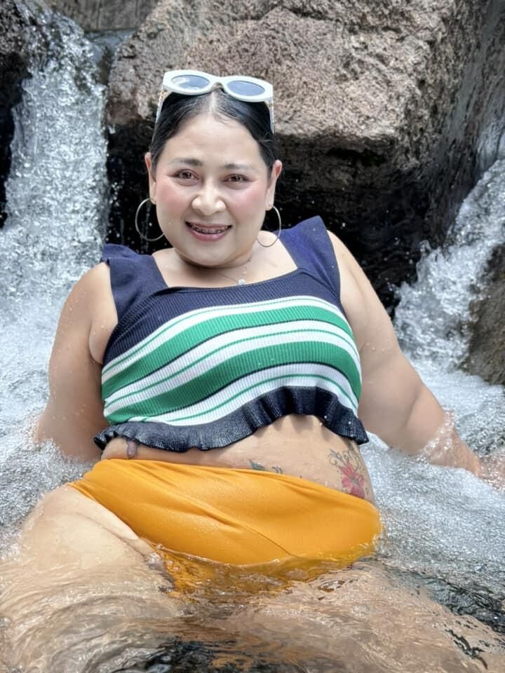Niña gorda asiática