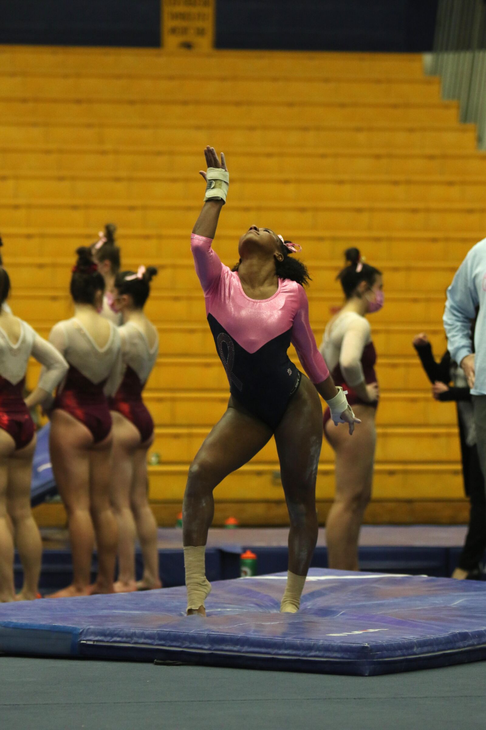 Parte de gimnastas universitarias muy calientes
