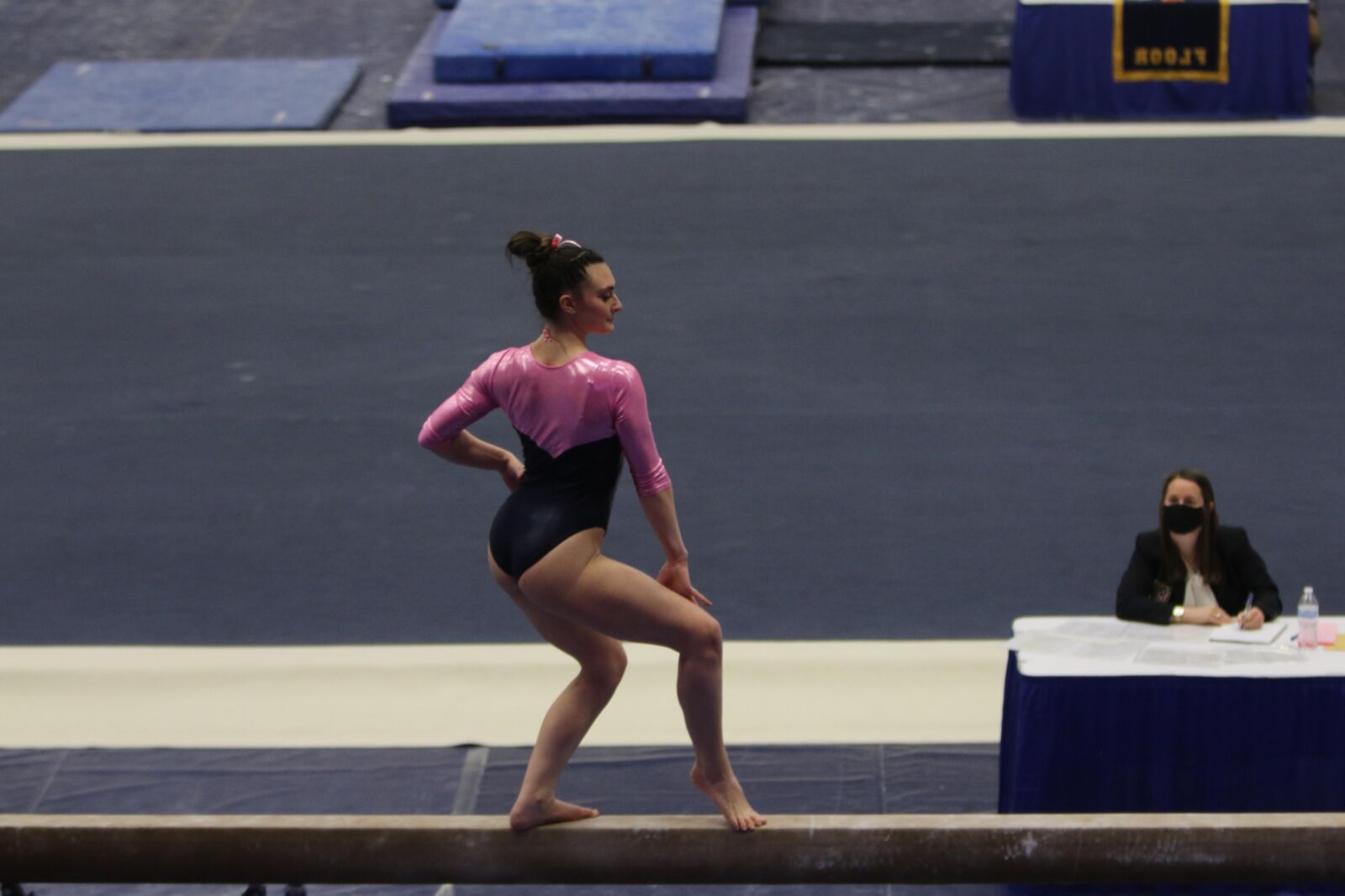 Parte de gimnastas universitarias muy calientes