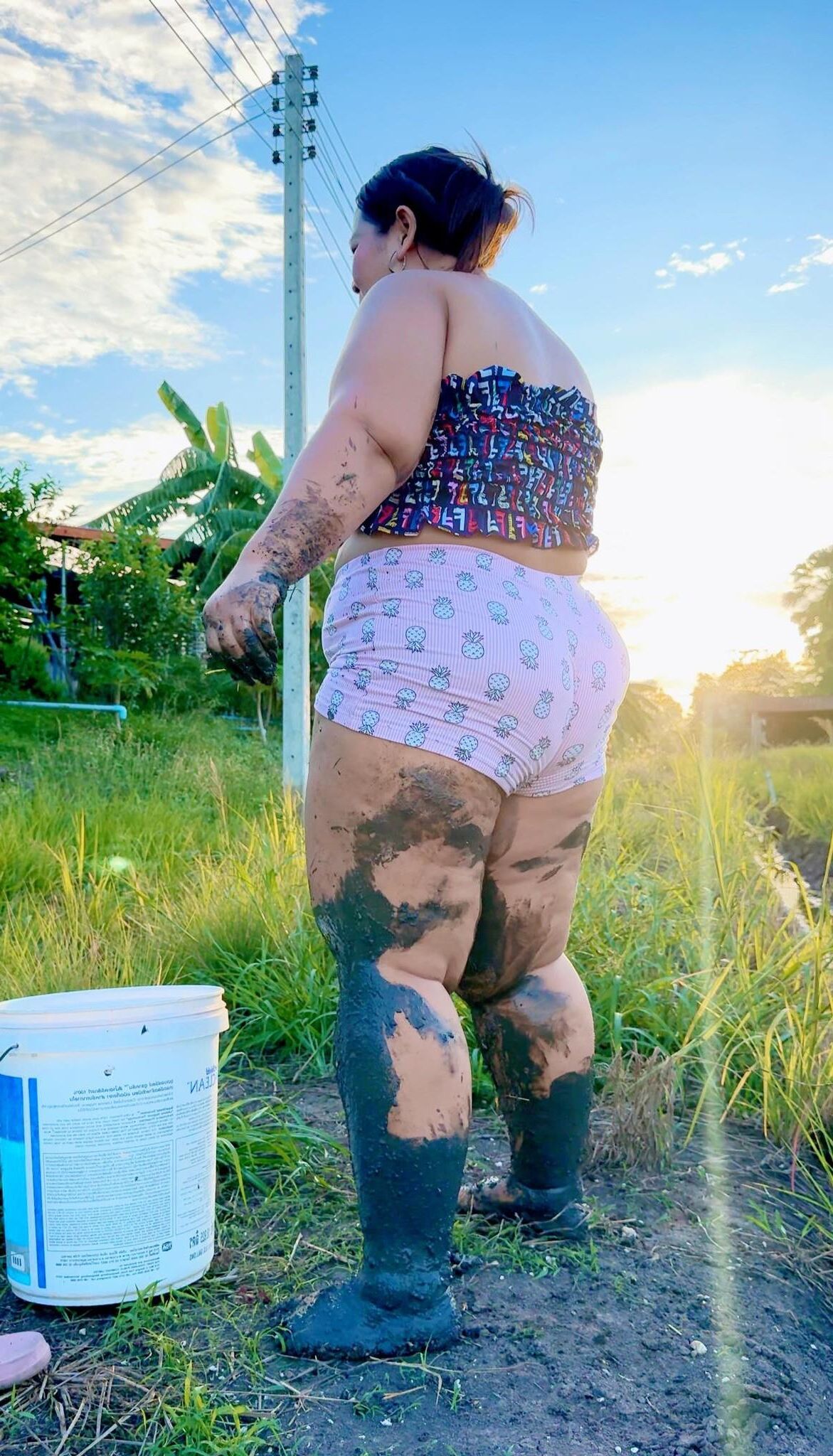 Niña gorda asiática