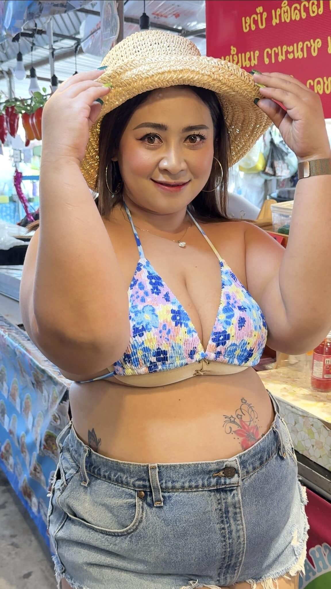 Niña gorda asiática