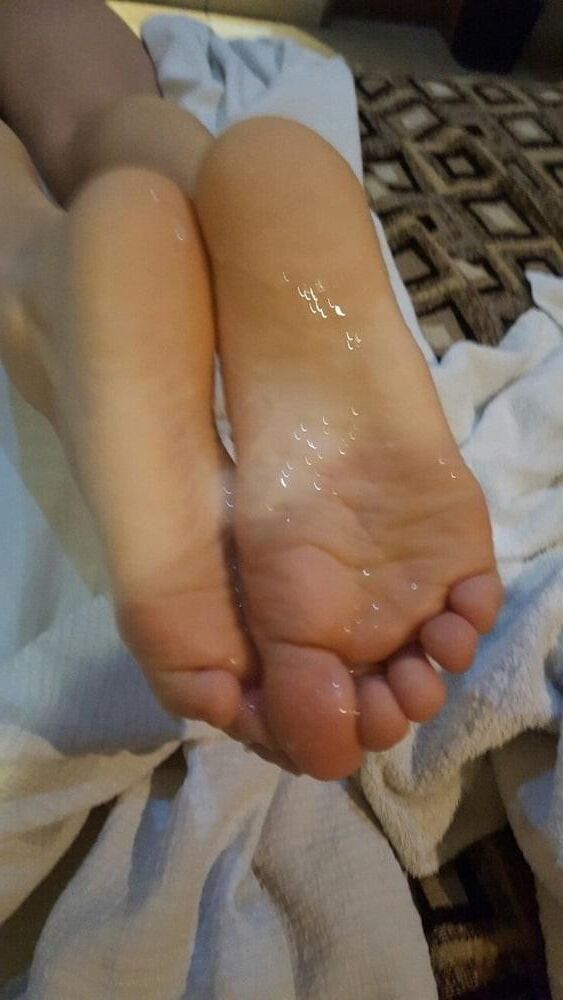 Cum belongs on cute feet 