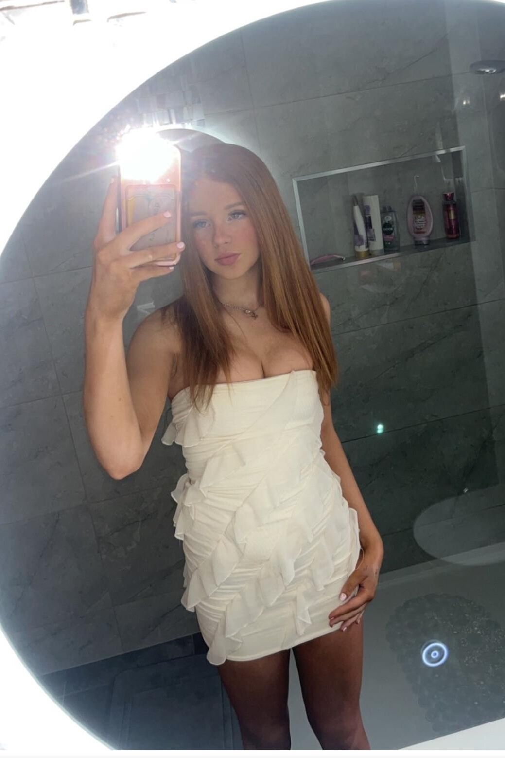 Melissa está lista para su imbécil Gangbang para el Chav Teenie