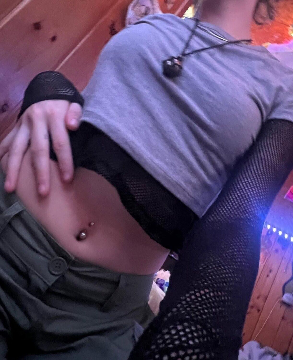 Vivianna yo Goth Webslut Exposed