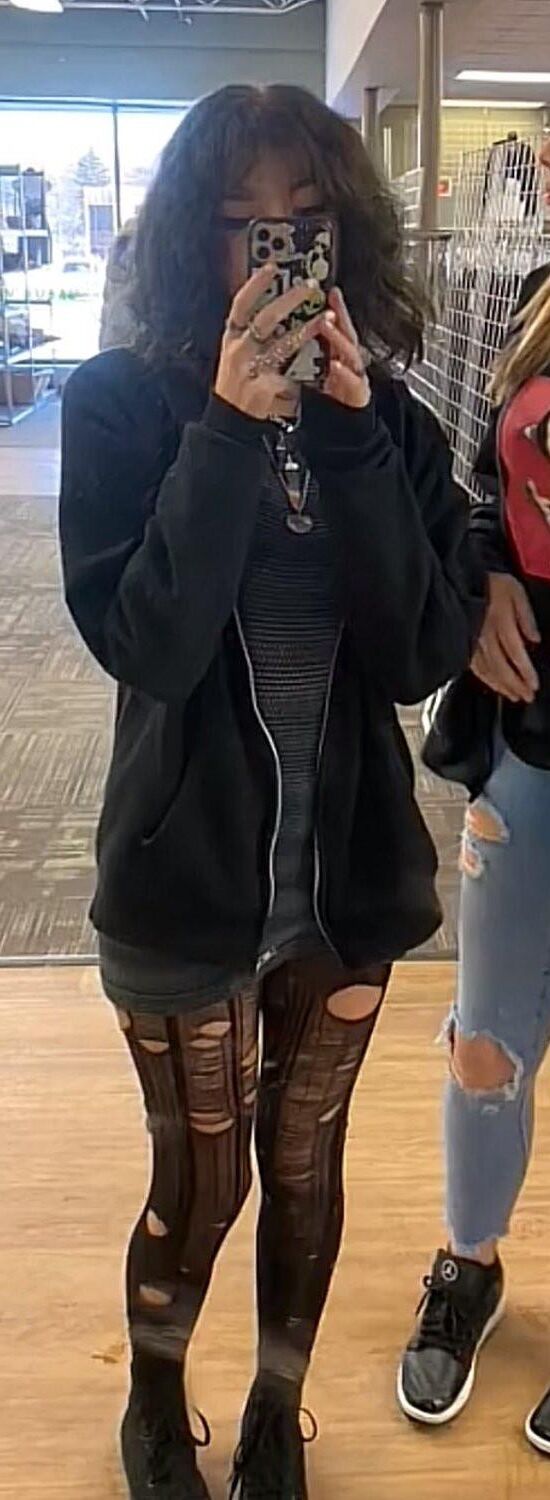 Vivianna yo Goth Webslut Exposed
