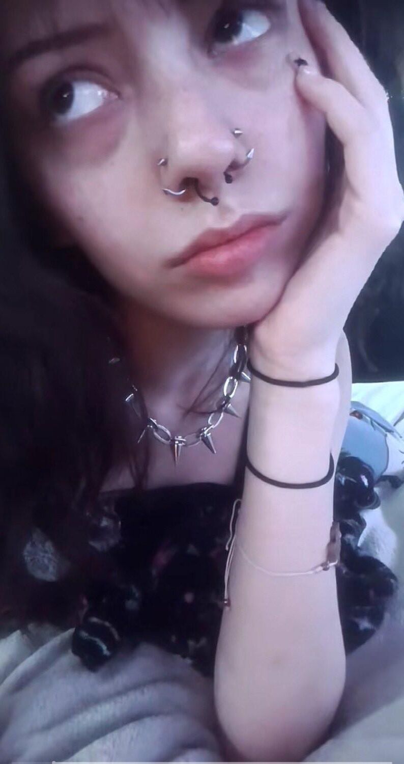 Vivianna yo Goth Webslut Exposed